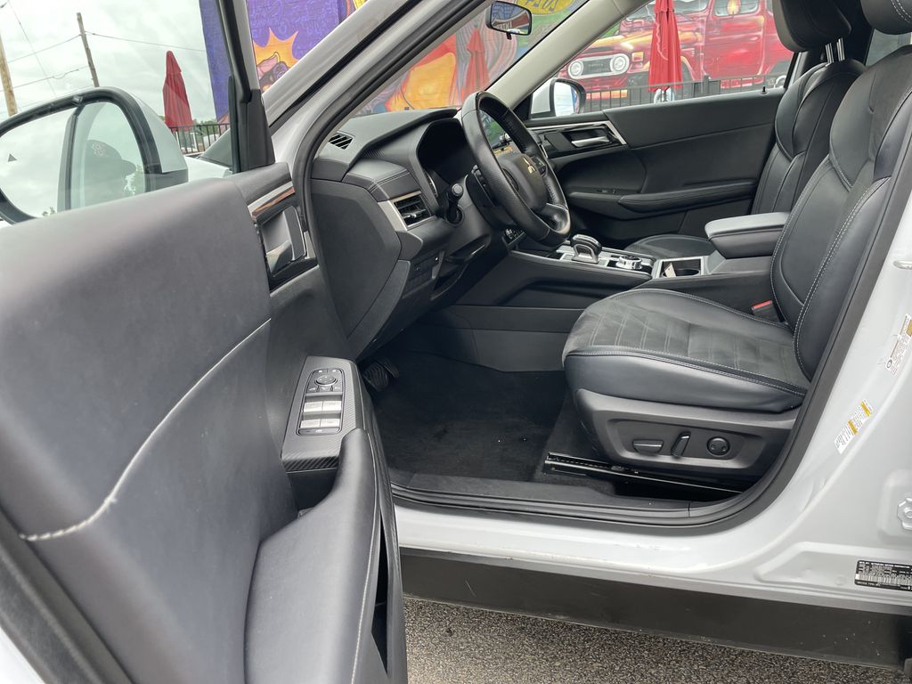 Used 2024 Mitsubishi Outlander SUV