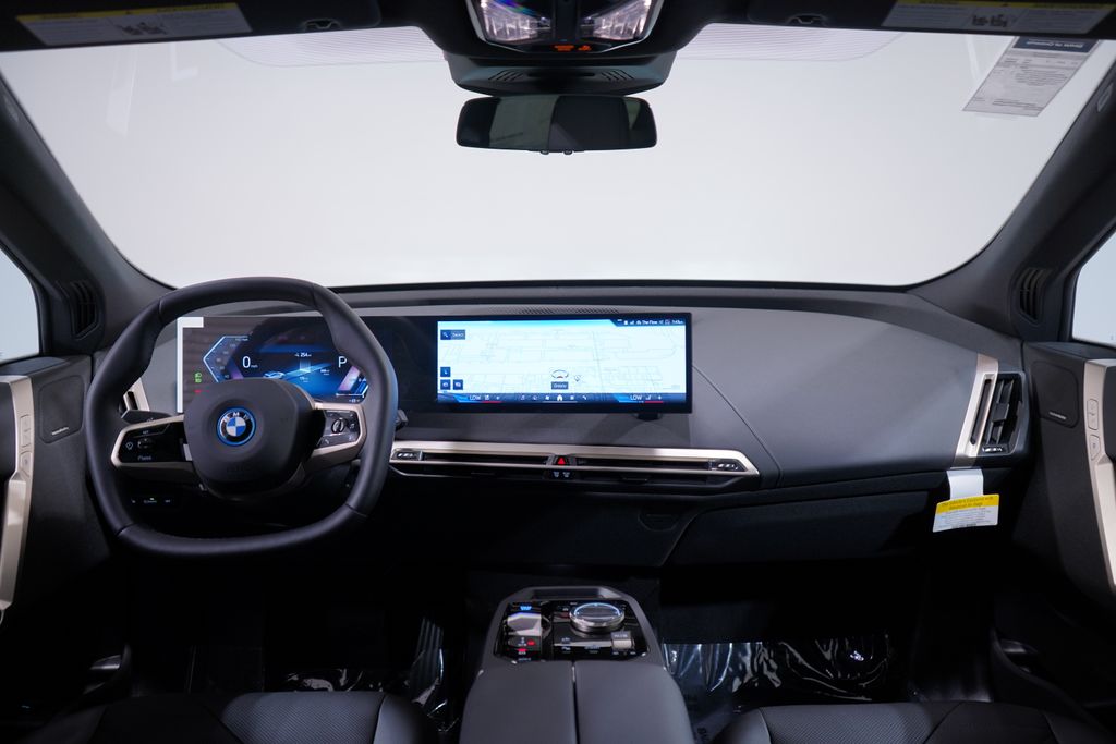 2025 BMW iX xDrive50 10