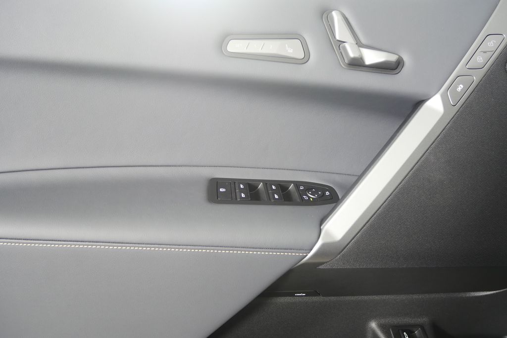 Thumbnail: 2026 BMW iX - 9