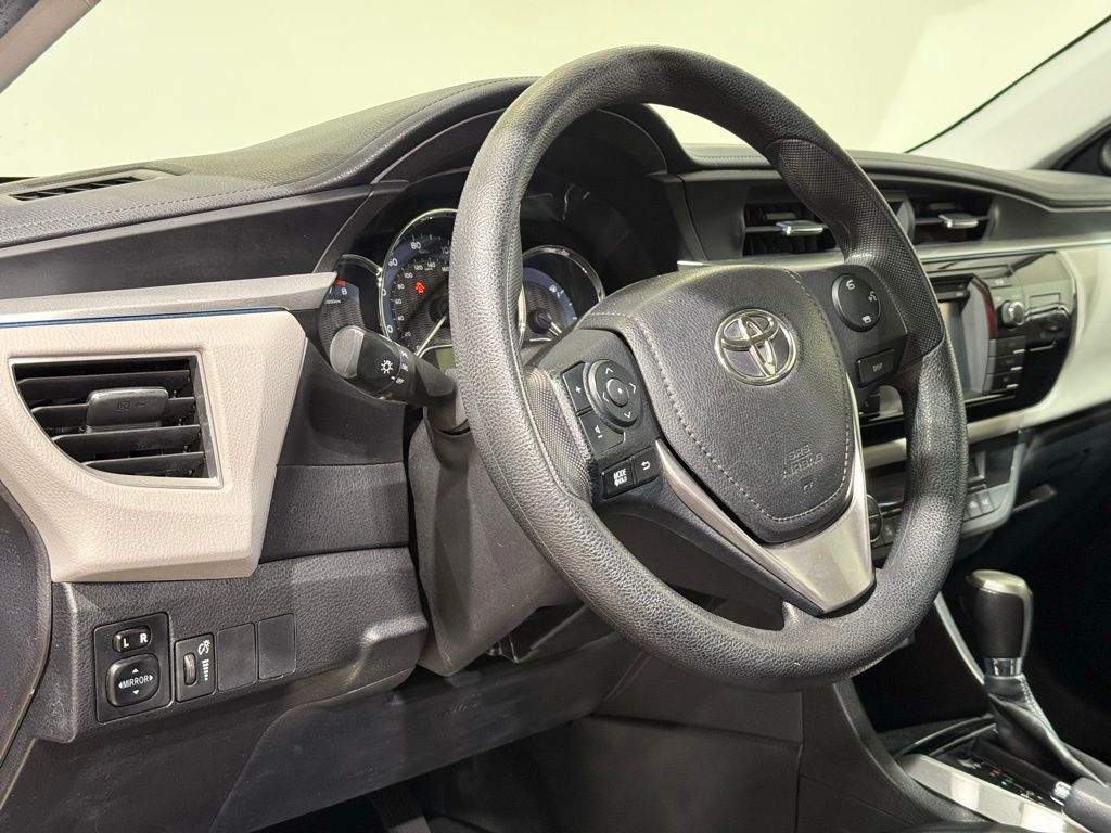 Thumbnail: 2015 Toyota Corolla - 16
