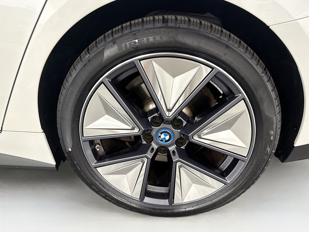 Thumbnail: 2023 BMW i4 - 30