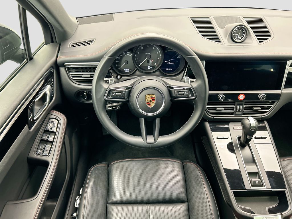Thumbnail: 2025 Porsche Macan - 13
