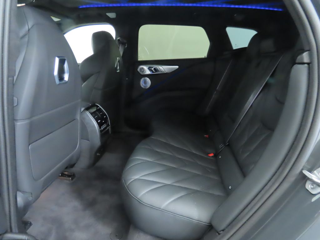 2025 BMW XM  22