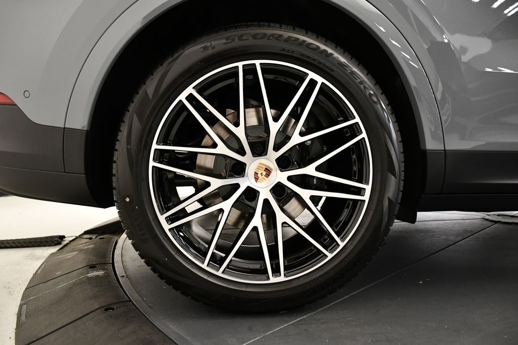 Thumbnail: 2025 Porsche Cayenne - 16
