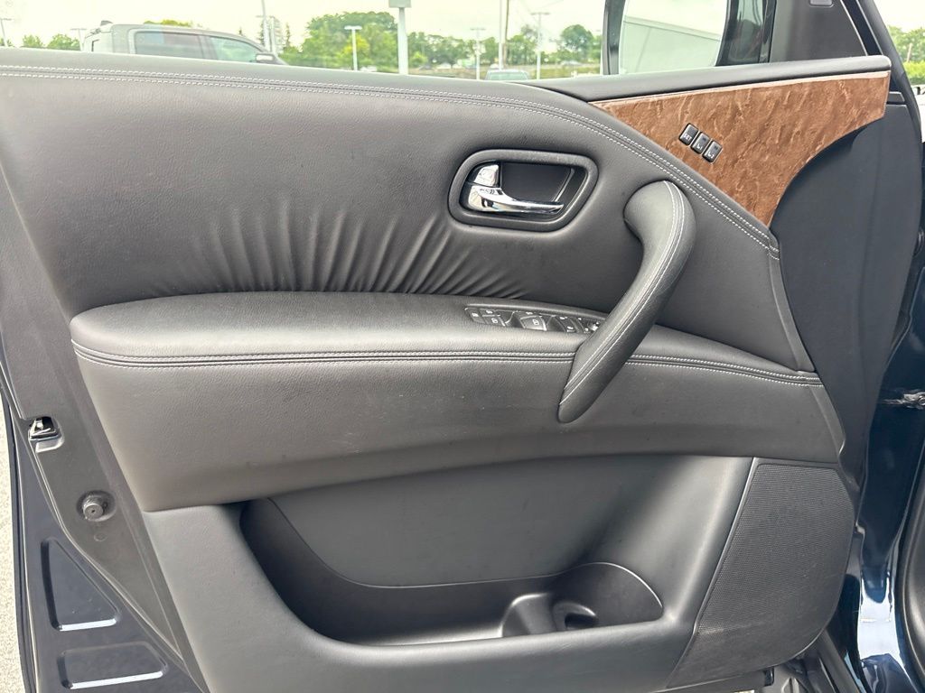 2015 INFINITI QX80 — photo 8