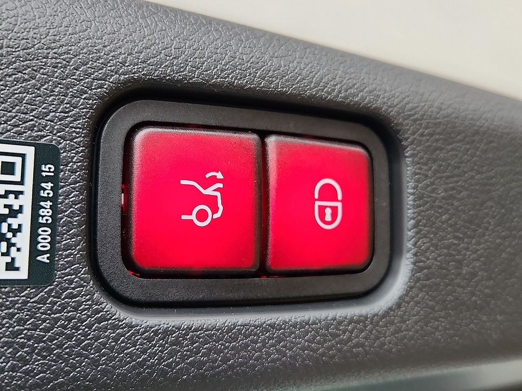 Thumbnail: 2025 Mercedes-Benz E-Class - 30