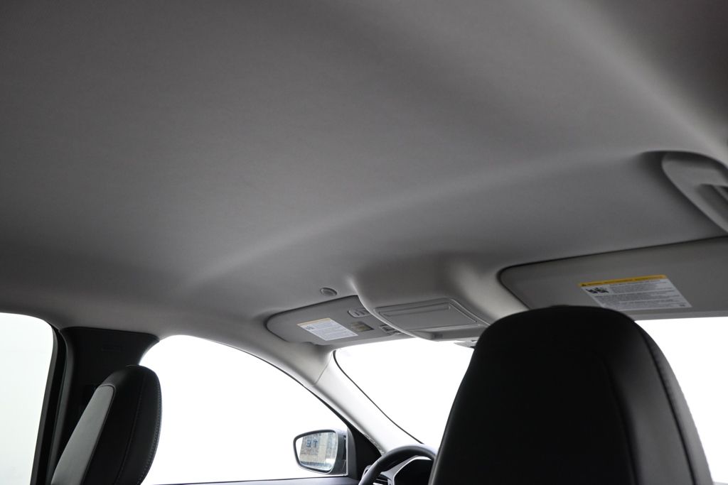 Used 2025  Ford Platinum image 17