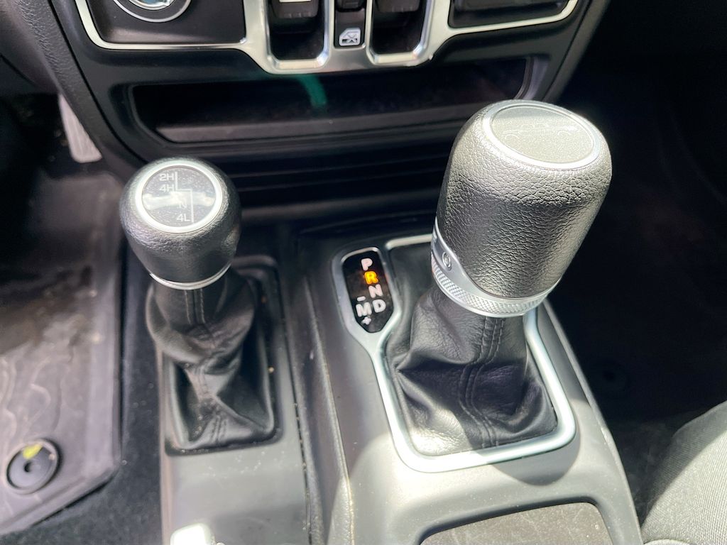 Used 2023 White Jeep Sport S image 17