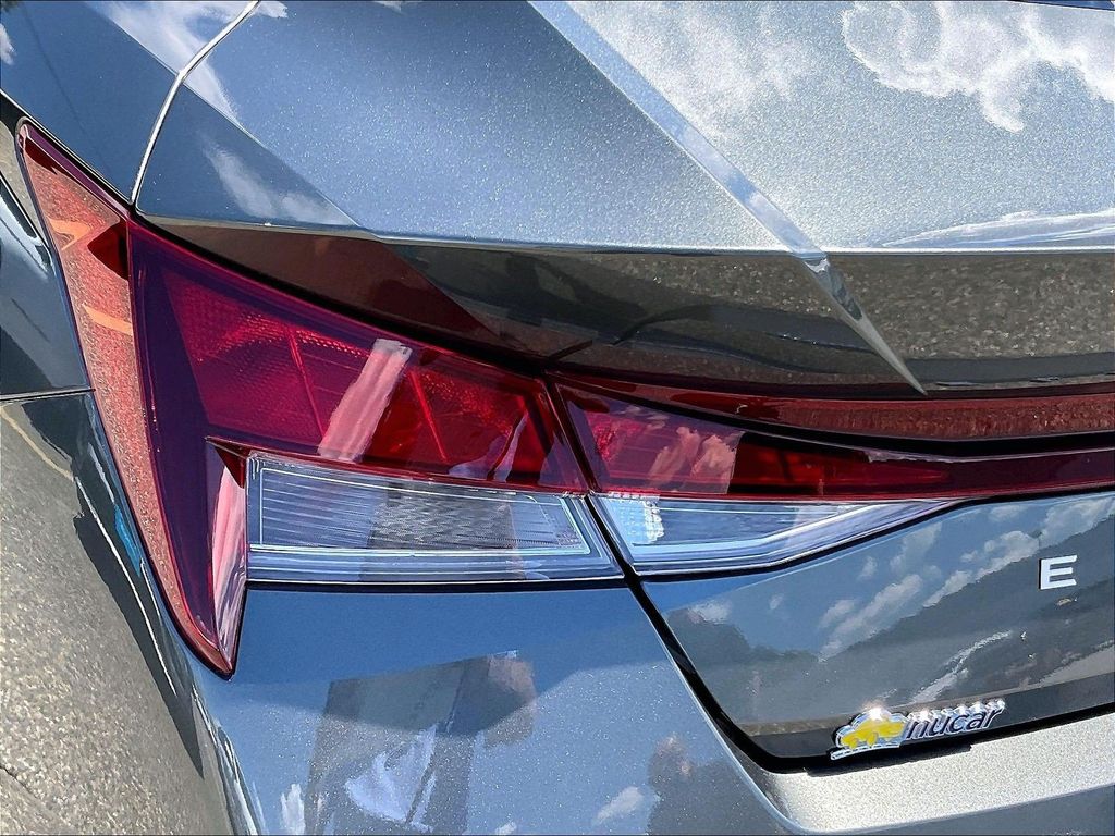 2025 Hyundai Elantra — photo 32