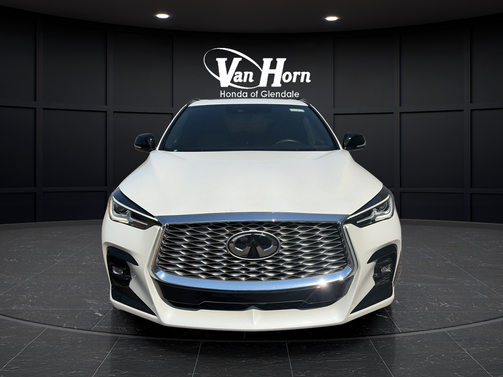 Used 2025 Radiant White INFINITI LUXE image 2