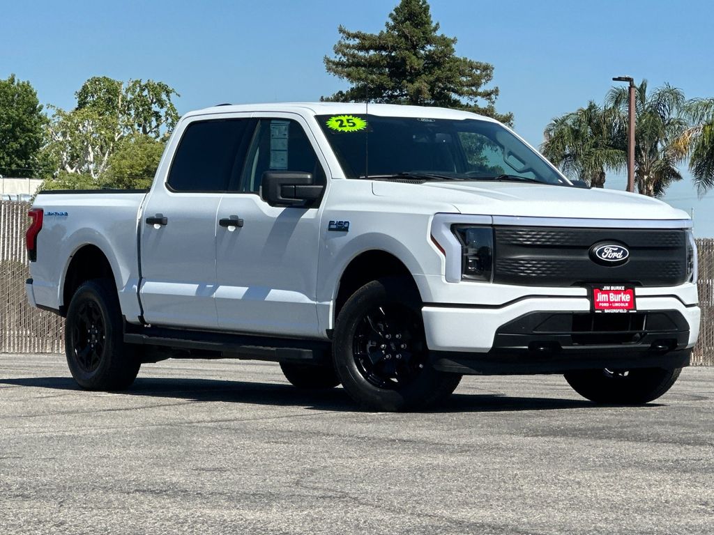 Oxford White 2025 Ford F-150 Lightning XLT SuperCrew AWD Pickup Truck All-Wheel Drive Automatic
