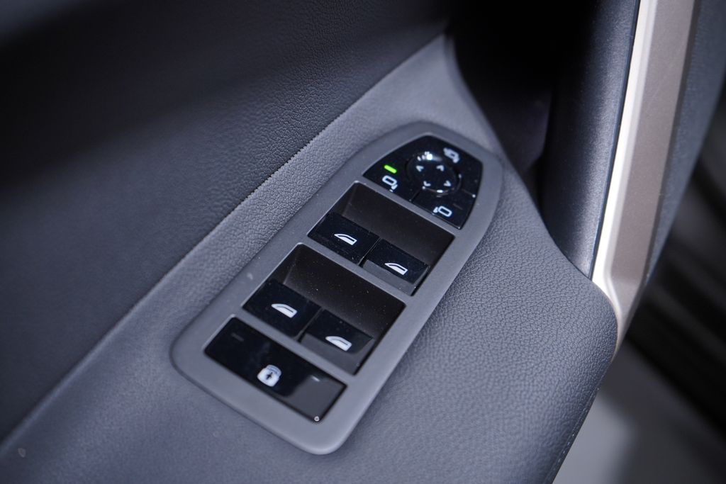 Thumbnail: 2026 BMW iX - 16