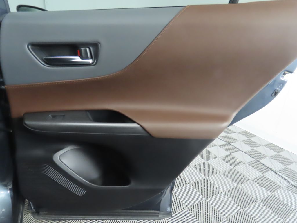 2021 Toyota Venza Limited 28