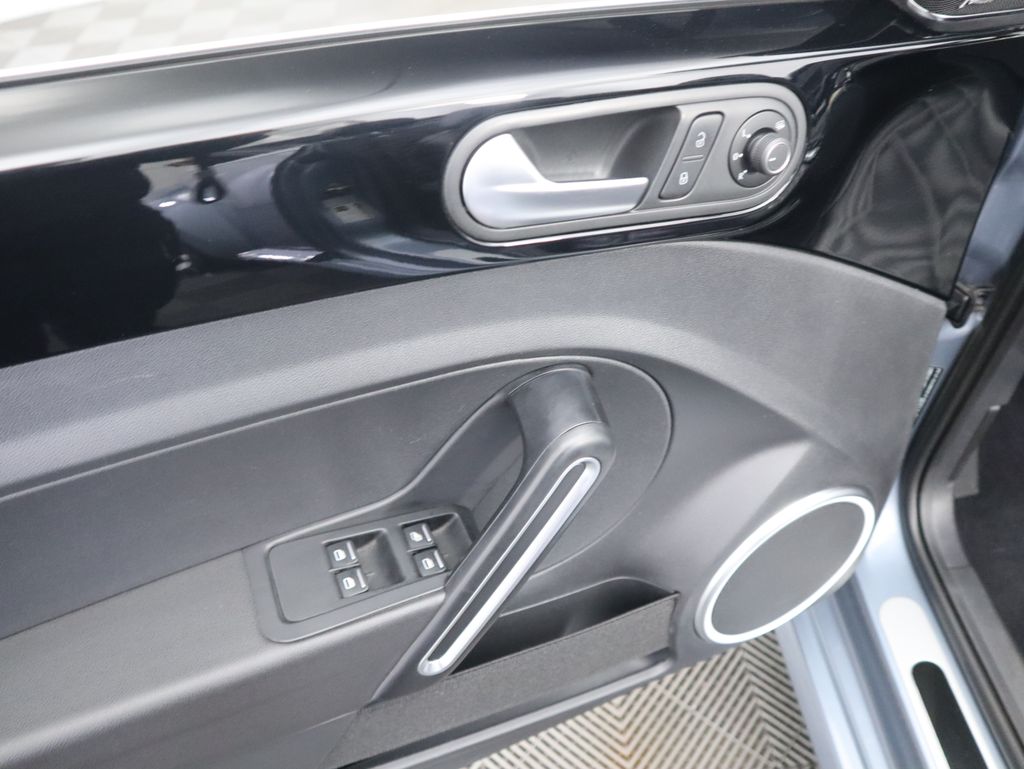 Thumbnail: 2019 Volkswagen Beetle - 30