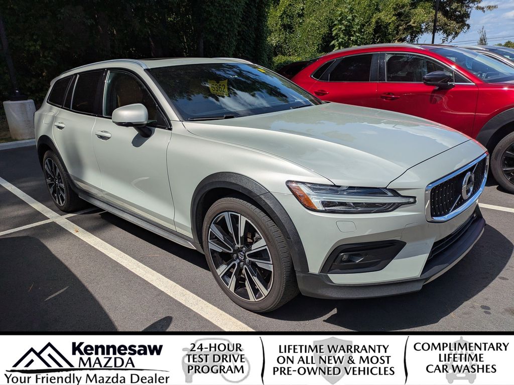  2022 Volvo V60 Cross Country T5 AWD   