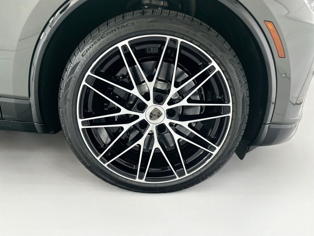Thumbnail: 2026 Porsche Macan - 32