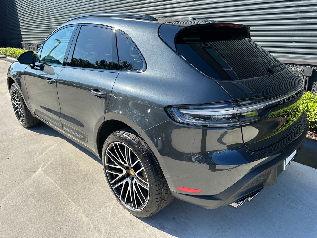 Thumbnail: 2026 Porsche Macan - 3