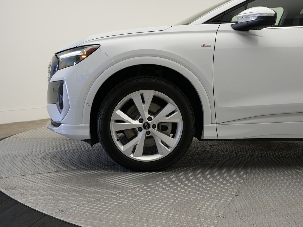 Thumbnail: 2023 Audi Q4 e-tron - 2