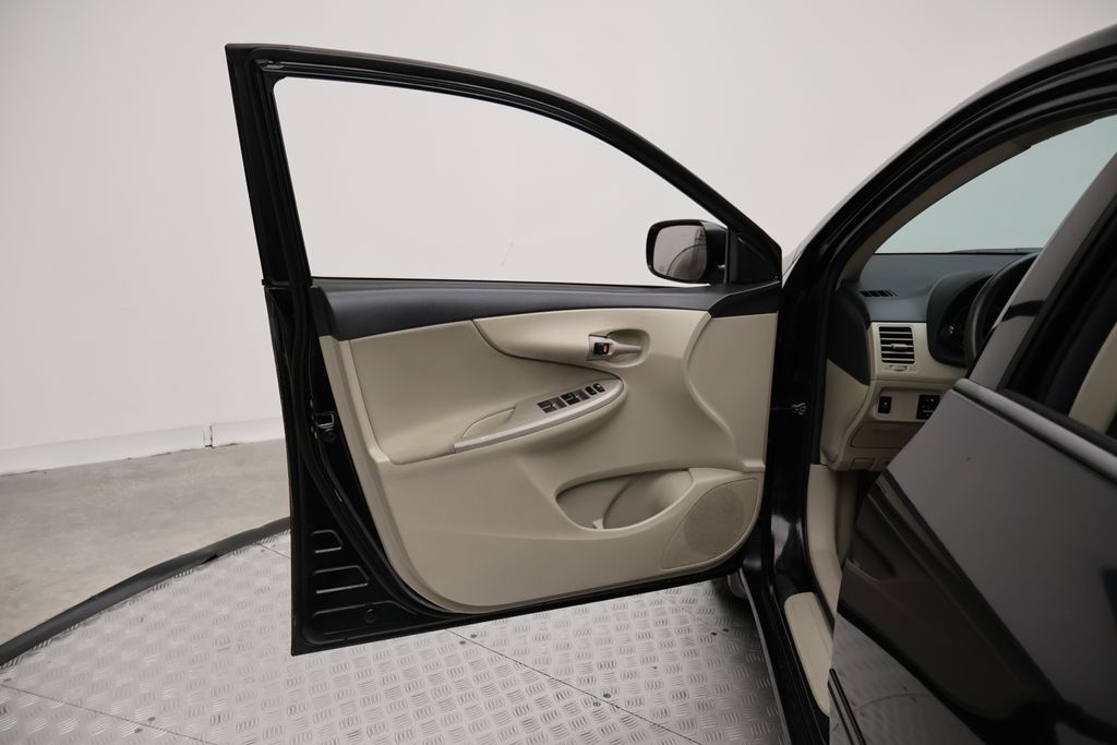 Thumbnail: 2012 Toyota Corolla - 16