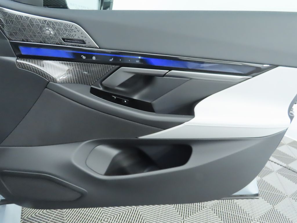 Thumbnail: 2026 BMW M5 - 26