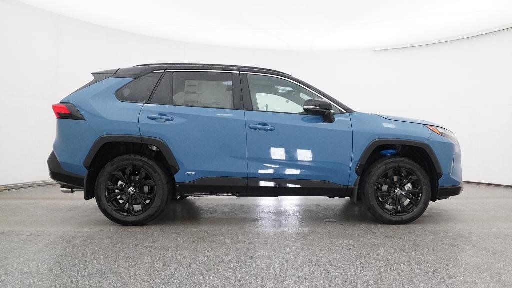 Thumbnail: 2025 Toyota RAV4 - 16