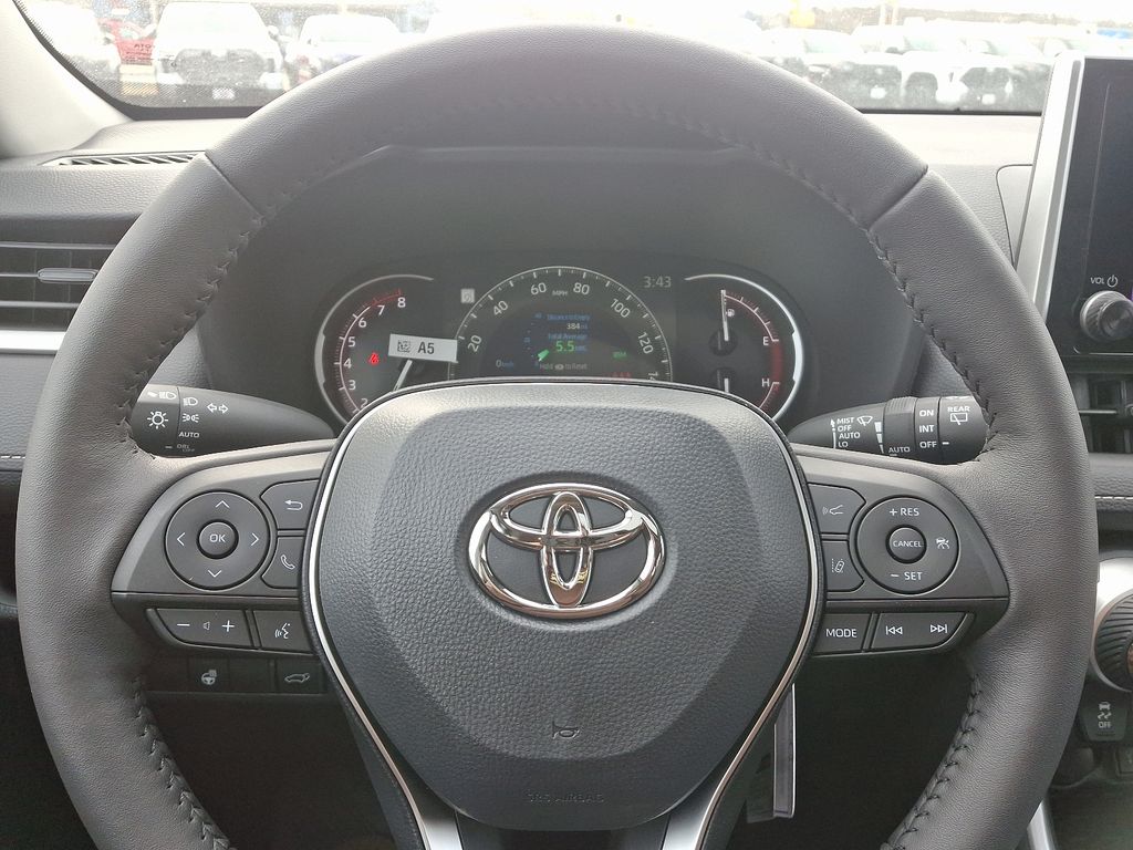 2025 Toyota RAV4 XLE 9