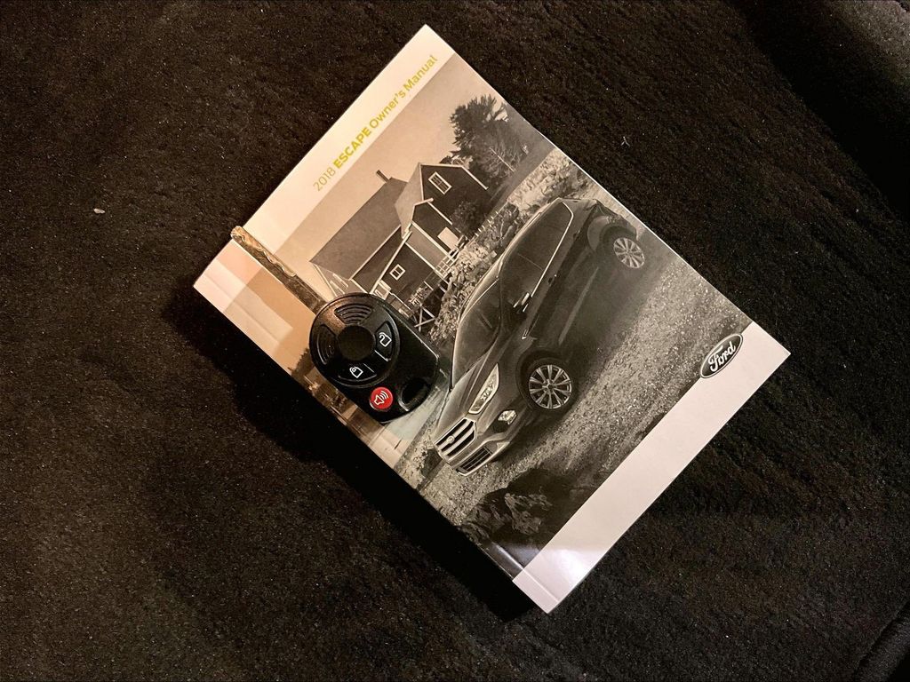2018 Ford Escape — photo 32