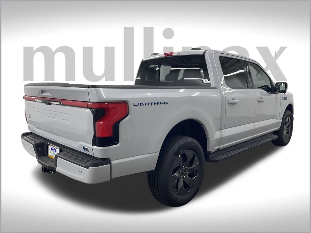 2025 Ford F-150 Lightning Lariat photo 3