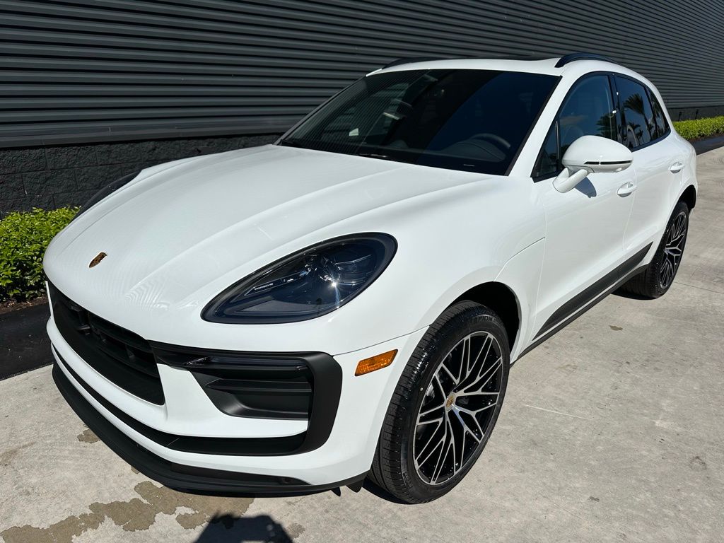 Thumbnail: 2026 Porsche Macan - 7