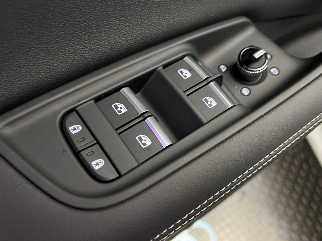 Thumbnail: 2026 Audi Q8 - 27