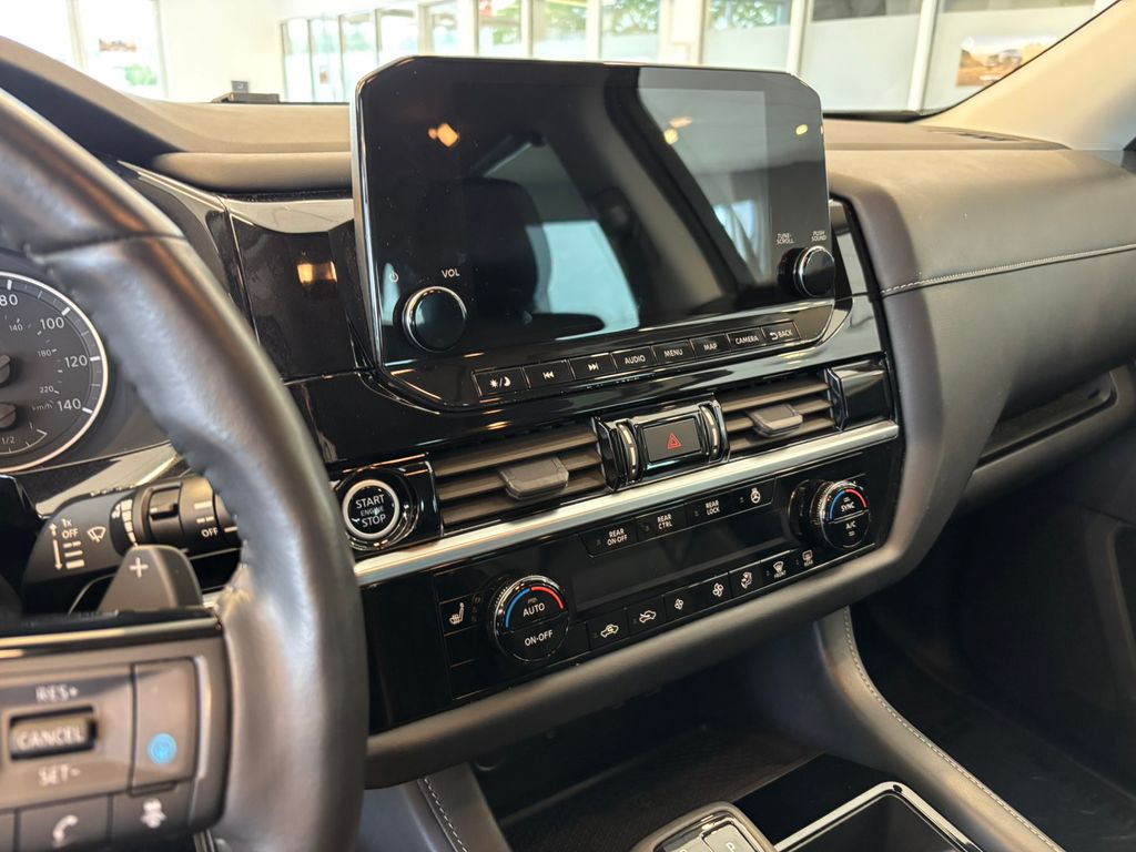 2023 Nissan Pathfinder SL