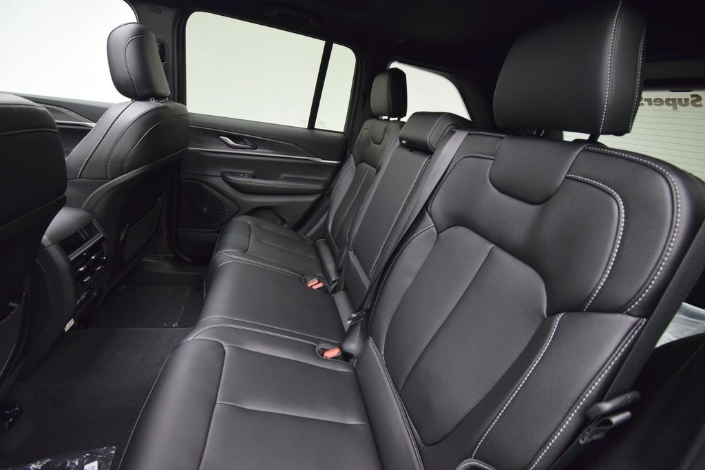 new 2025 Jeep Grand Cherokee car, priced at $44,555