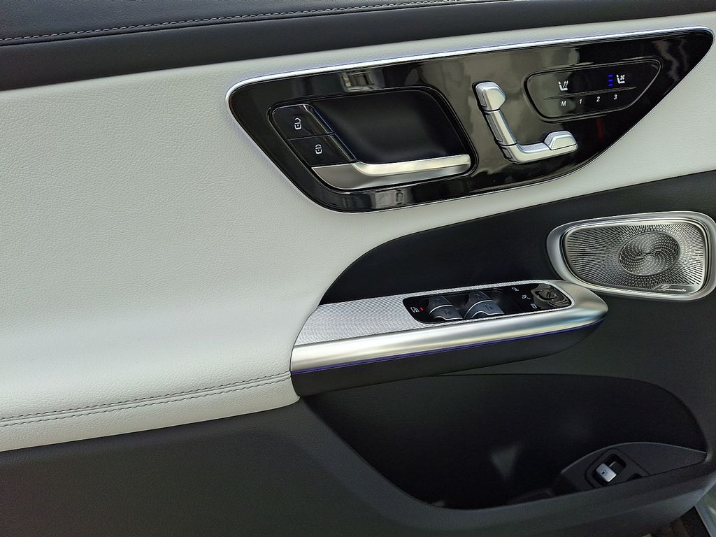 Thumbnail: 2026 Mercedes-Benz GLC - 8