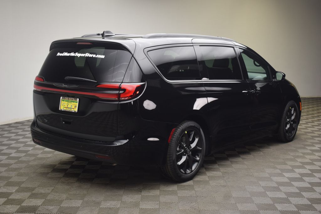 new 2026 Chrysler Pacifica car, priced at $44,465