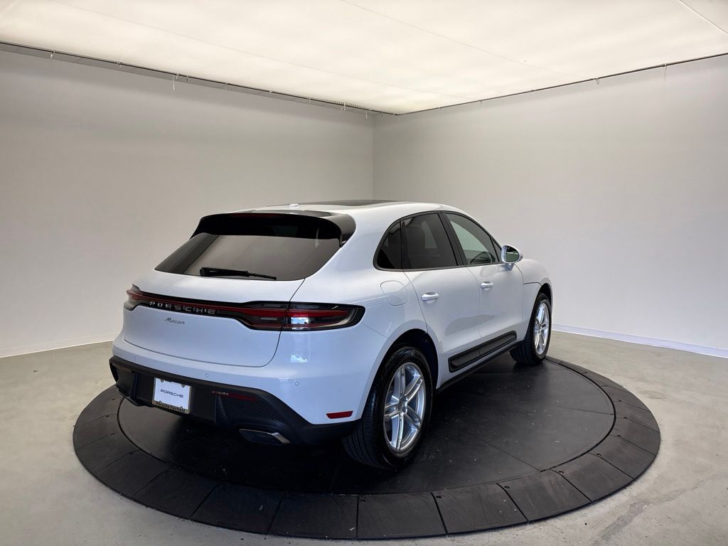 Thumbnail: 2026 Porsche Macan - 7