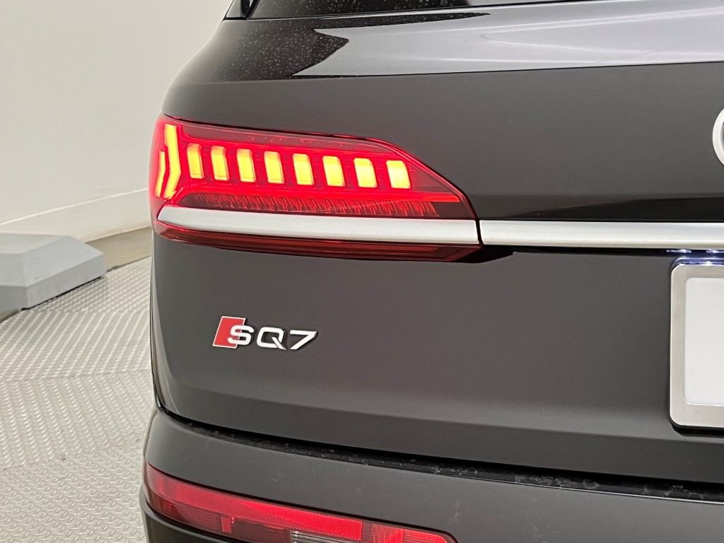 Thumbnail: 2021 Audi SQ7 - 8