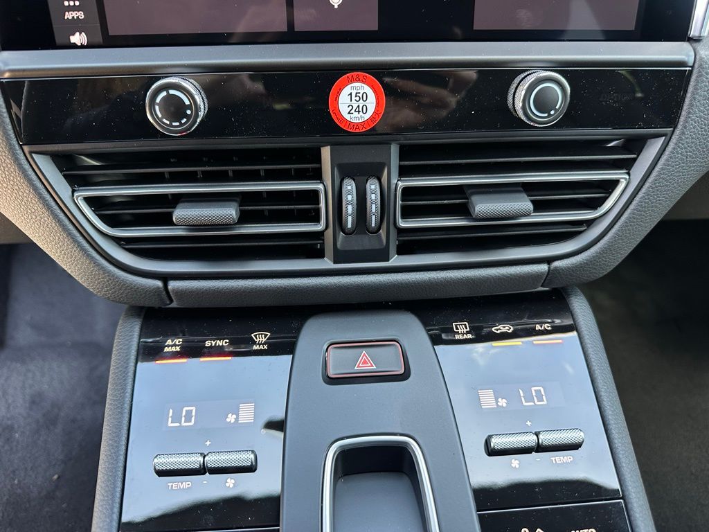 Thumbnail: 2026 Porsche Macan - 26