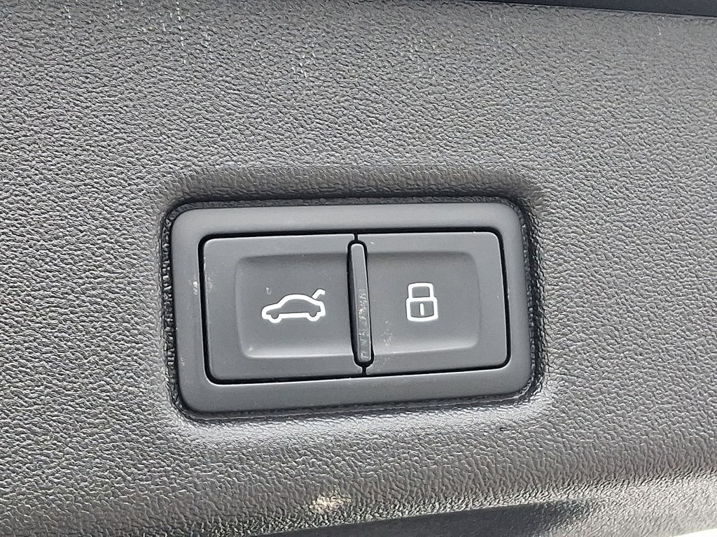 Thumbnail: 2025 Audi Q5 - 30