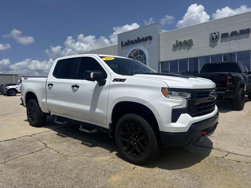 Summit White 2025 Chevrolet Silverado 1500 Pickup Truck Four-Wheel Drive Automatic