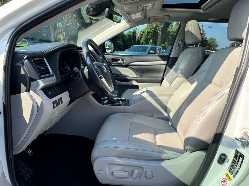 2019 Toyota Highlander Hybrid XLE 35