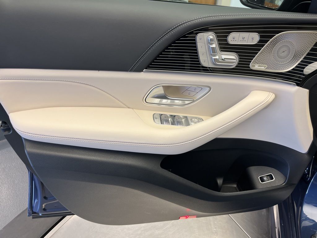 Thumbnail: 2026 Mercedes-Benz GLE - 11