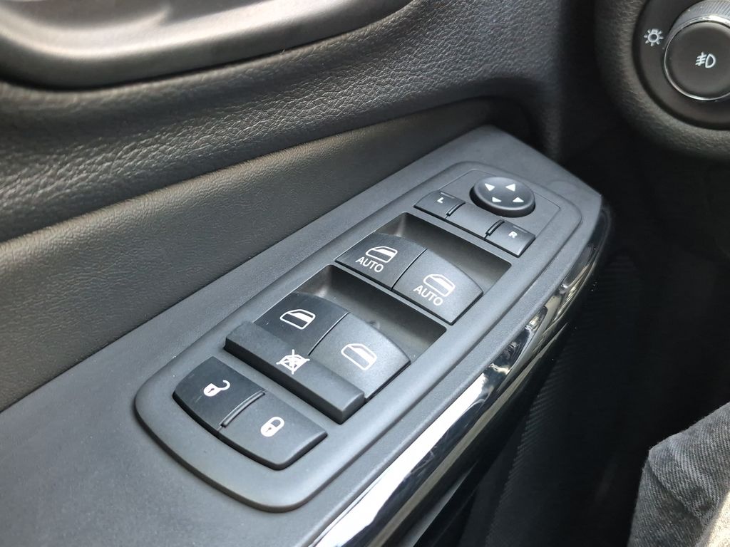 2023 Jeep Cherokee Altitude Black at Community Toyota