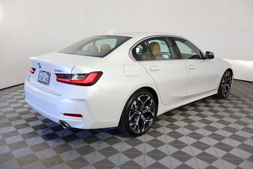 Thumbnail: 2025 BMW 3 Series - 4