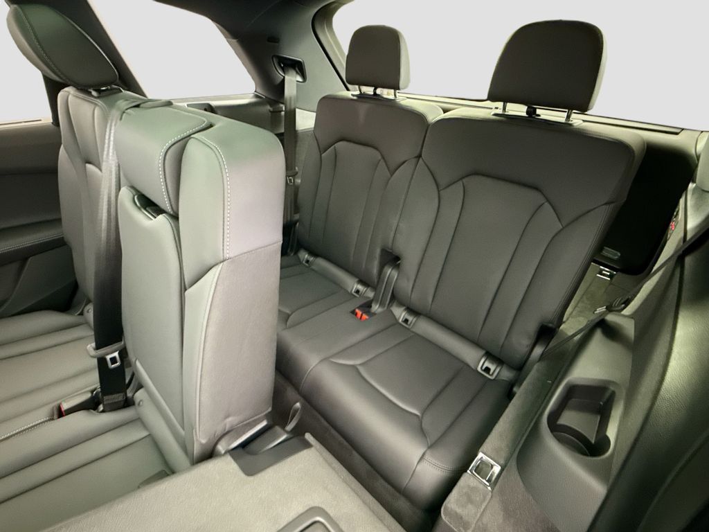 Thumbnail: 2026 Audi Q7 - 23