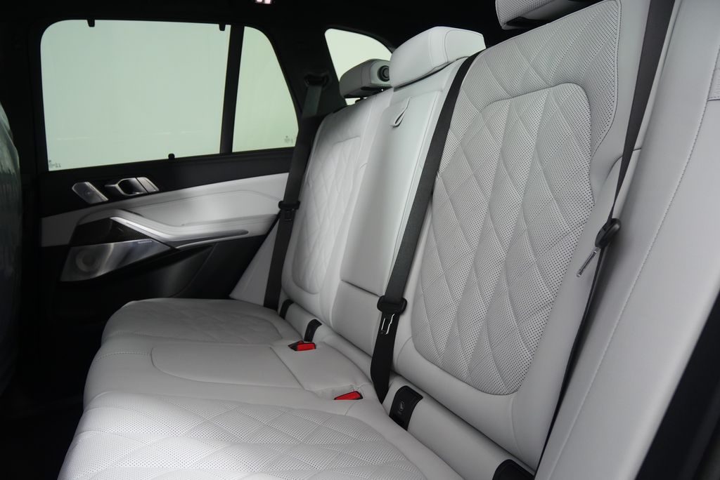 2026 BMW X5 M60i 16