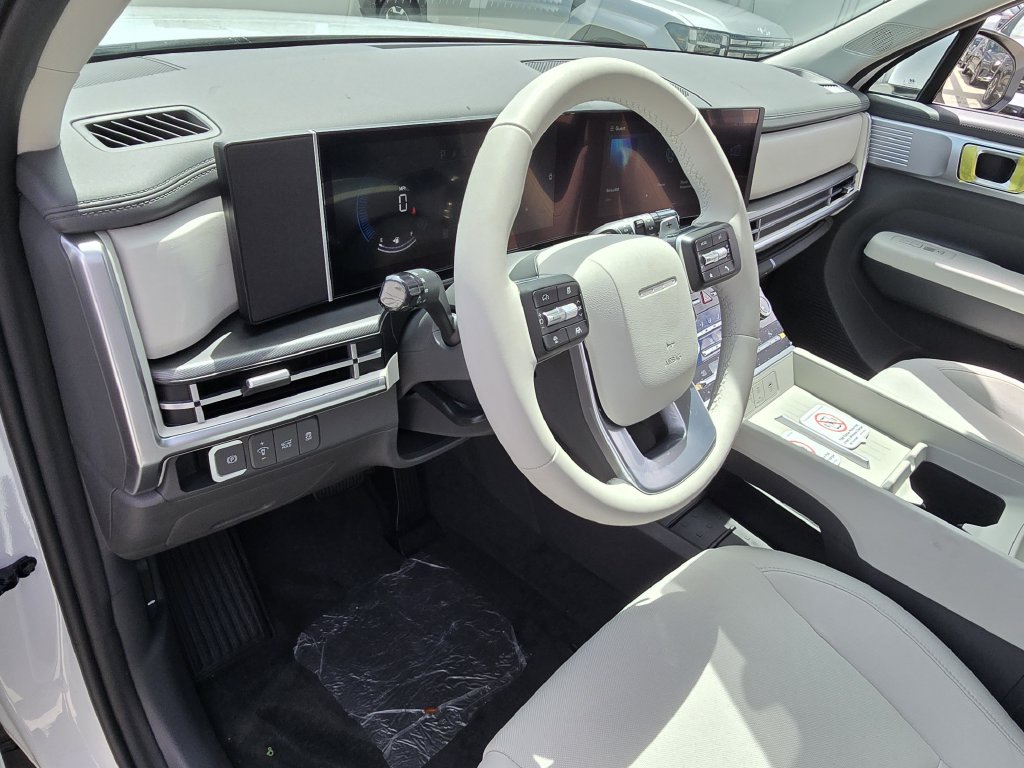New 2027 Silver Hyundai SE image 13