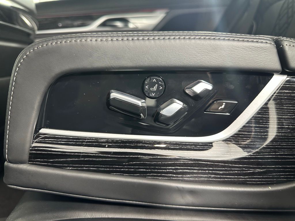Thumbnail: 2022 BMW 7 Series - 26