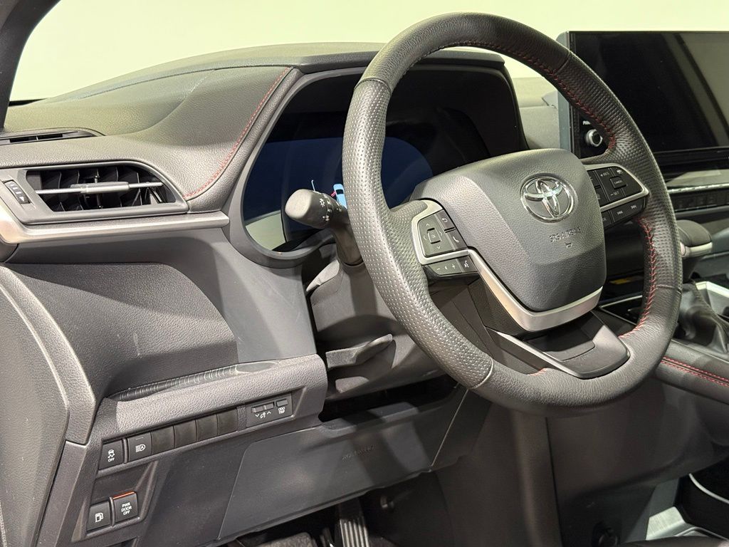 Thumbnail: 2025 Toyota Sienna - 17