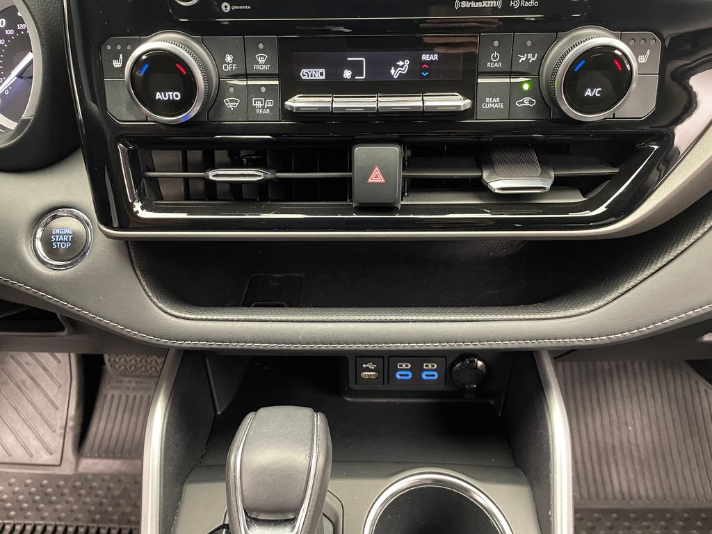 2022 Toyota Highlander XLE 27