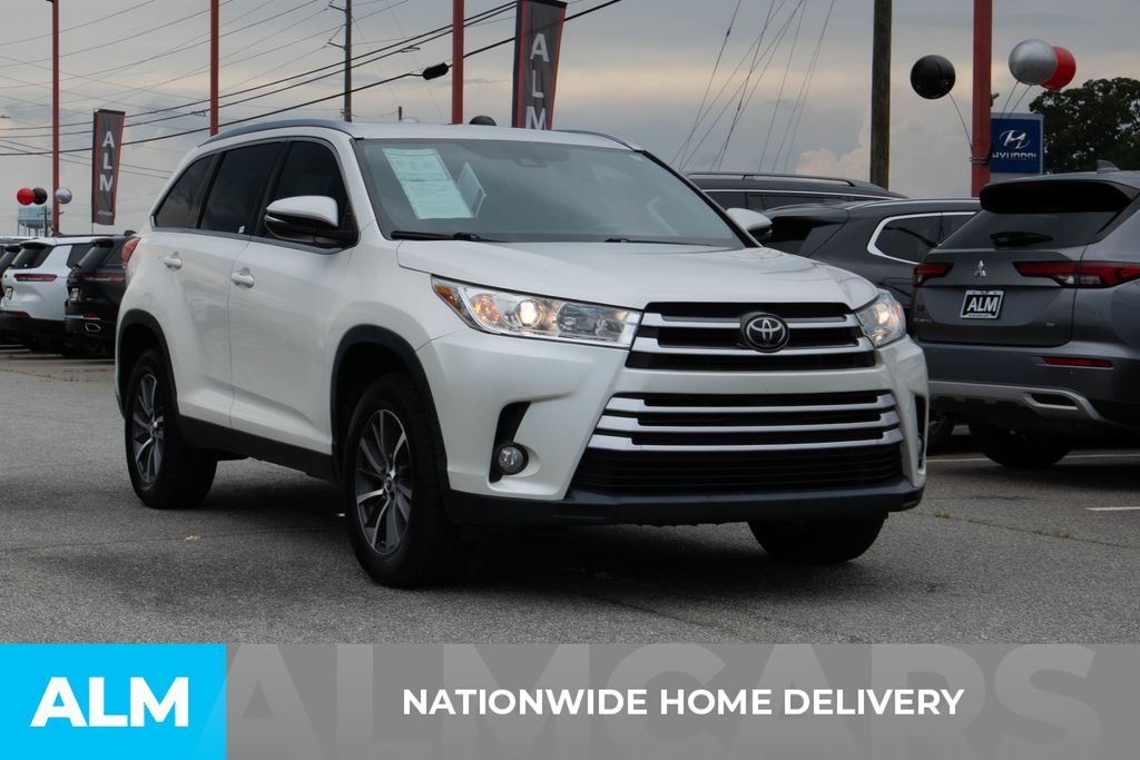 2019 Toyota Highlander SE photo 3